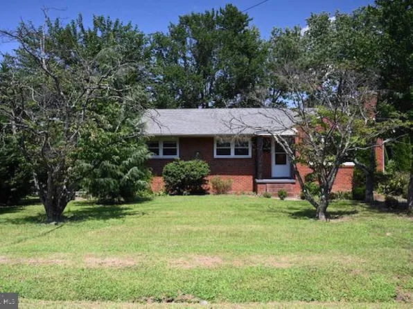 121 Laurel Ave, Fredericksburg, VA 22408