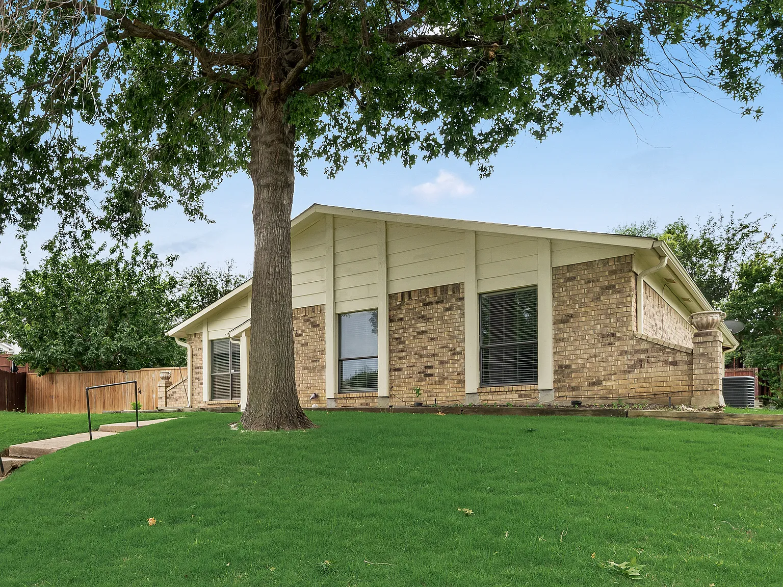 3 bed, 1554 sqft, $2,450 — Photo 4