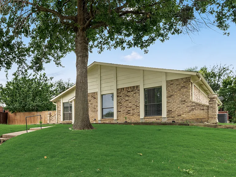 1732 Delaford Ct — Photo 4