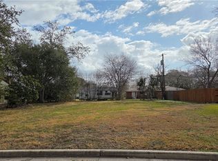 118 Bonham St, Port Lavaca, TX 77979