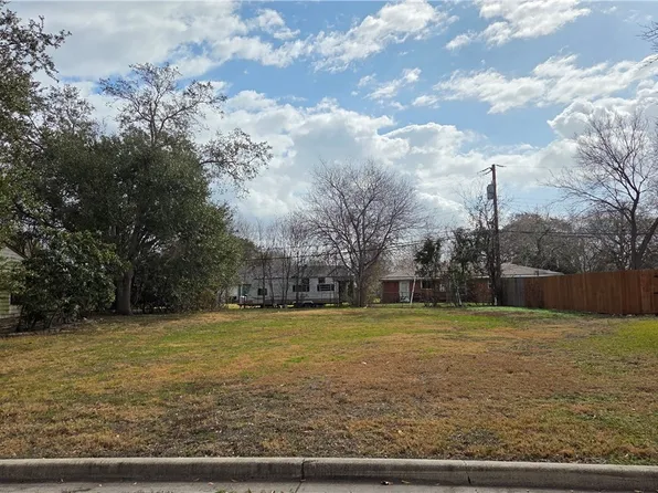 118 Bonham St, Port Lavaca, TX 77979