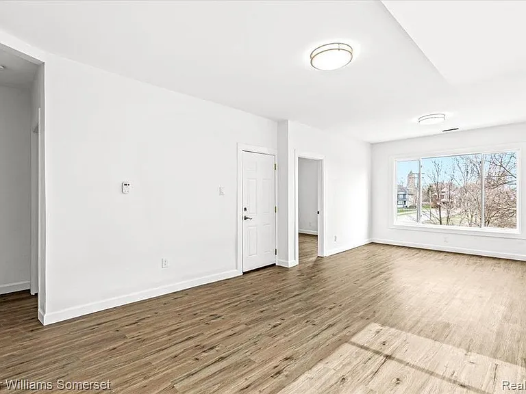 6091 Vermont St #B — Photo 11