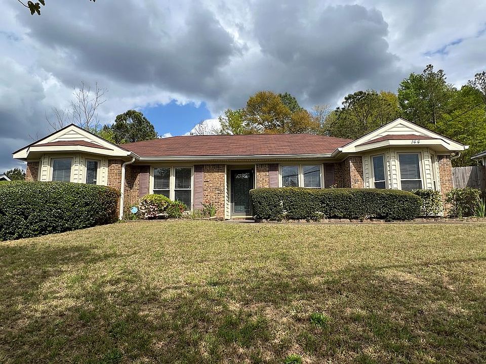 1st image of 144 Sweetwater Dr