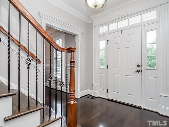 3rd image of 9 Deerwood Ct