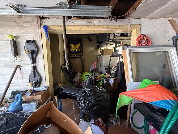 3rd image of 800 Division St