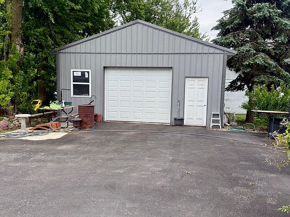 5th image of 705 Maple St
