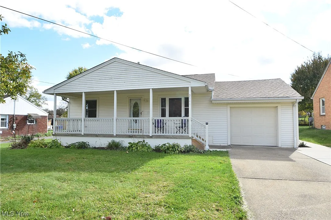 2541 W Manor Ave photo 1