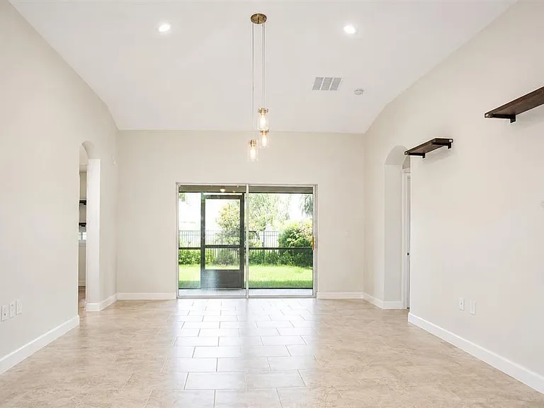 2172 Lake Side Ave — Photo 5