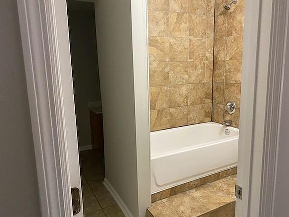 4th image of 210 Saint George St APT 206