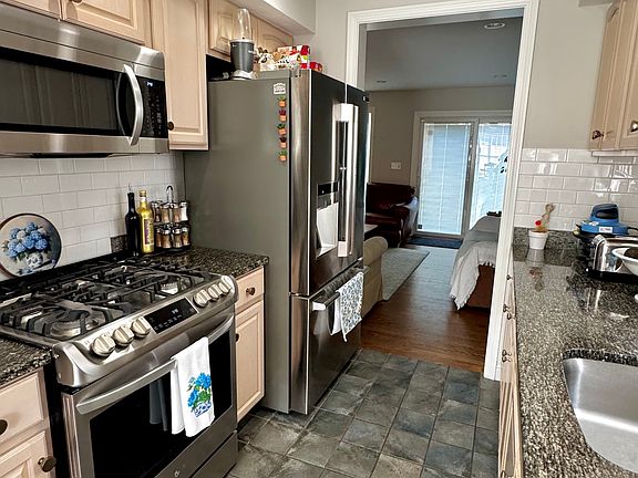 3rd image of 10 Shanley St
