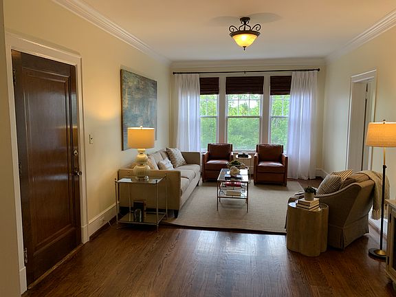 Den overlooking park