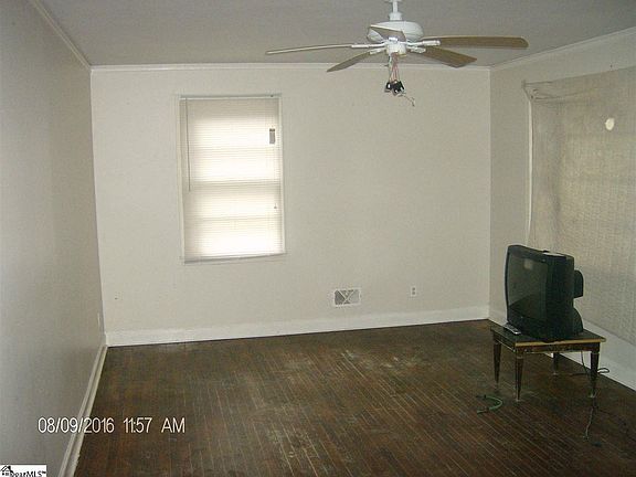 4th image of 12 Horse Shoe Cir