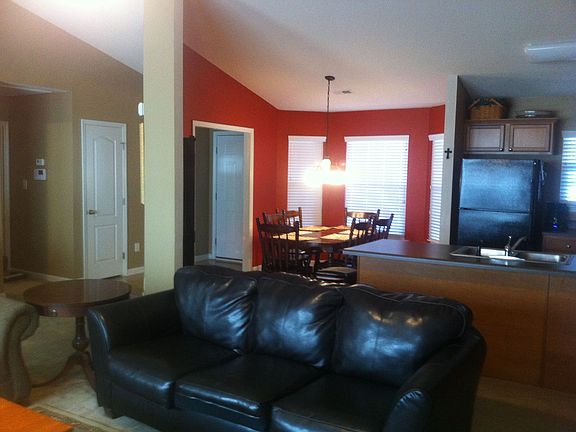 Breakfast w/ bay window