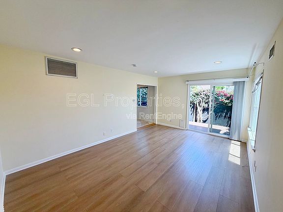 3rd image of 1287 S Cochran Ave APT 1