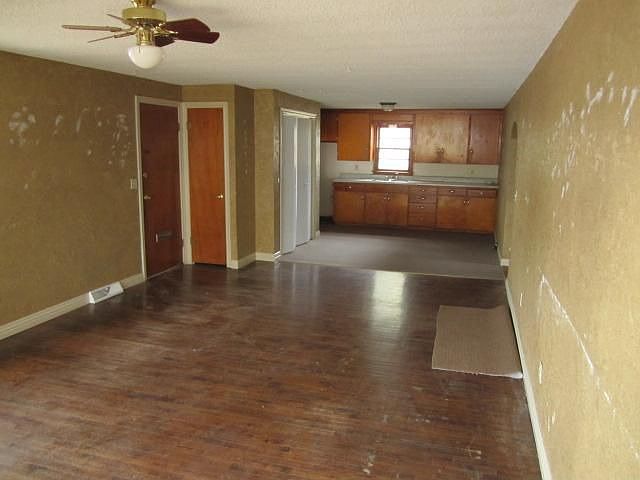 2nd image of 821 E Franklin St