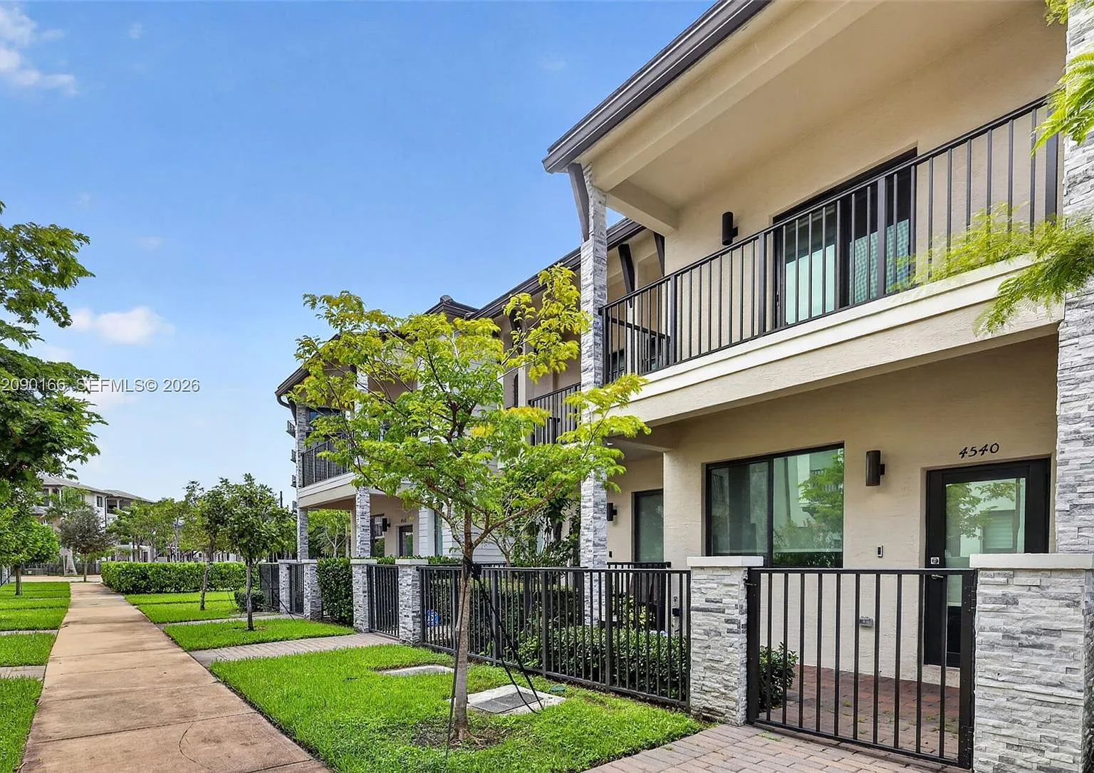 Downtown Doral South Phas — Photo 2