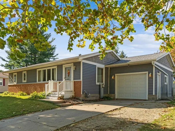 3709 Laurinda Dr, Cedar Falls, IA 50613