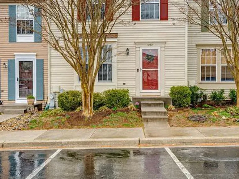 1238 Quaker Ridge Dr — Photo 1