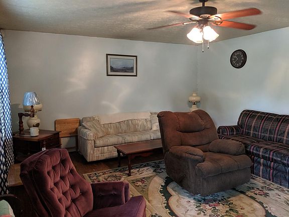 3rd image of 301 Oakwood Dr