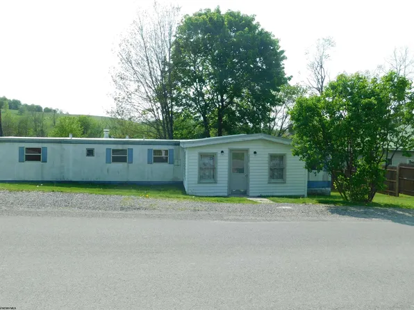 208 Shaffer St, Terra Alta, WV 26764