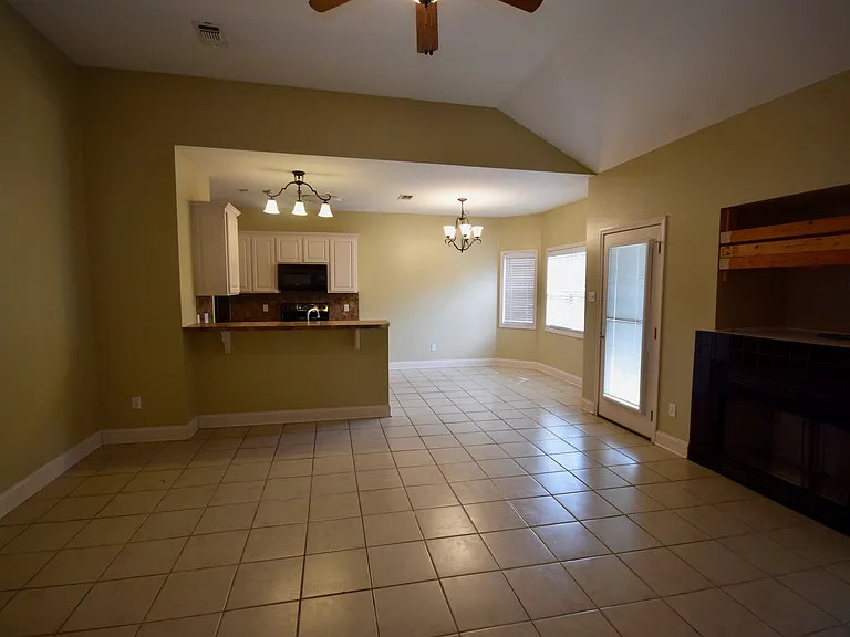 2306 Desiree St — Photo 3