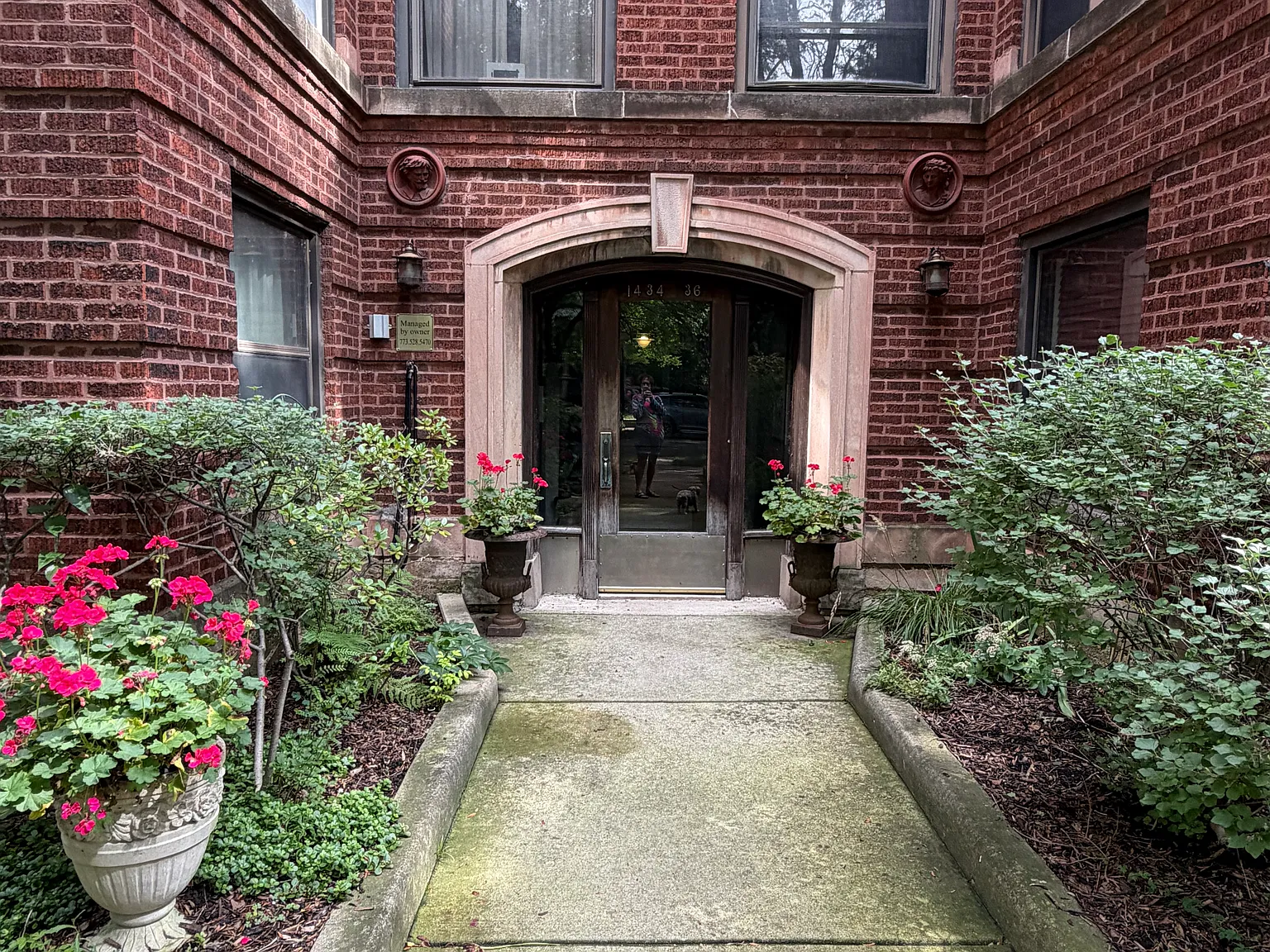 1 bed, 900 sqft, $1,950 — Photo 3