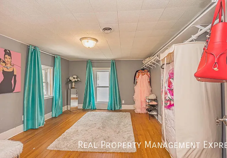 807 W 13th St — Photo 17
