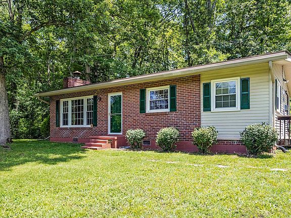 3rd image of 1002 Lakeside Cir