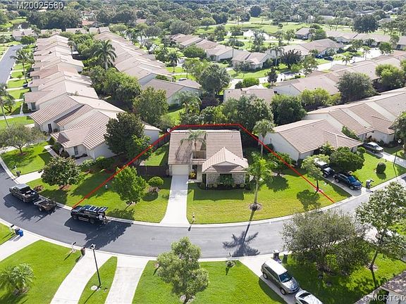 3rd image of 2590 SW Egret Pond Cir