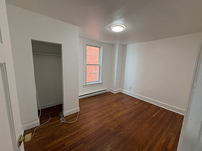 229 E Chestnut Apt 2 — Photo 10