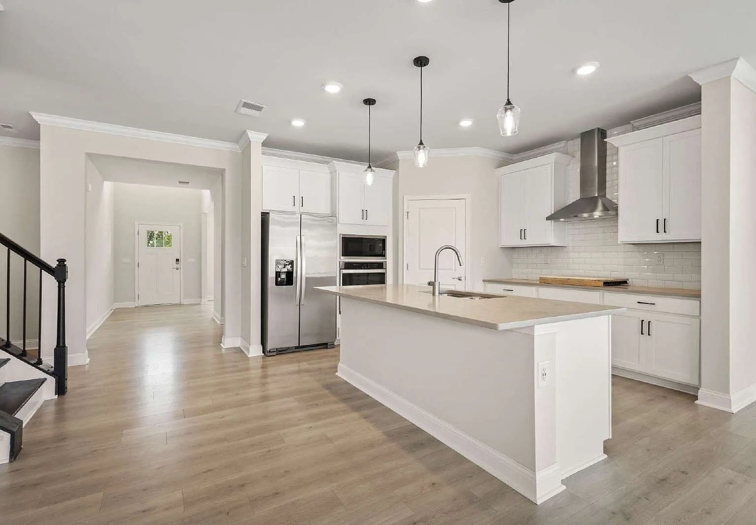 4 bed, 3.5 bath, 2800 sqft, $3,500 — Photo 2
