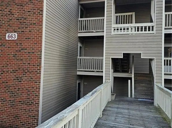 663 Bartons Landing Pl APT 9, Fayetteville, NC 28314