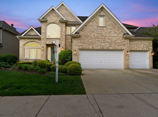 2520 Sutton Ln, Aurora, IL 60502