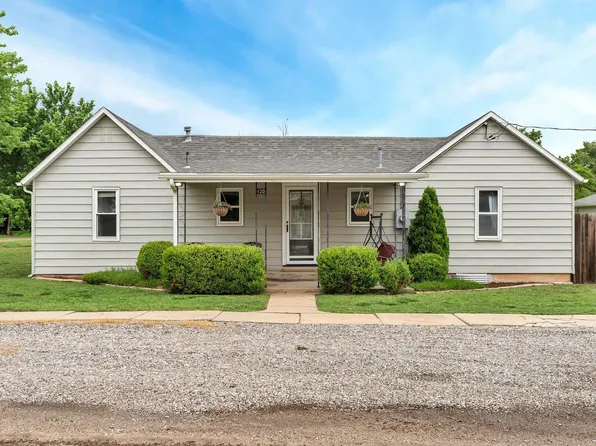 120 W Railroad Ave, Viola, KS 67149