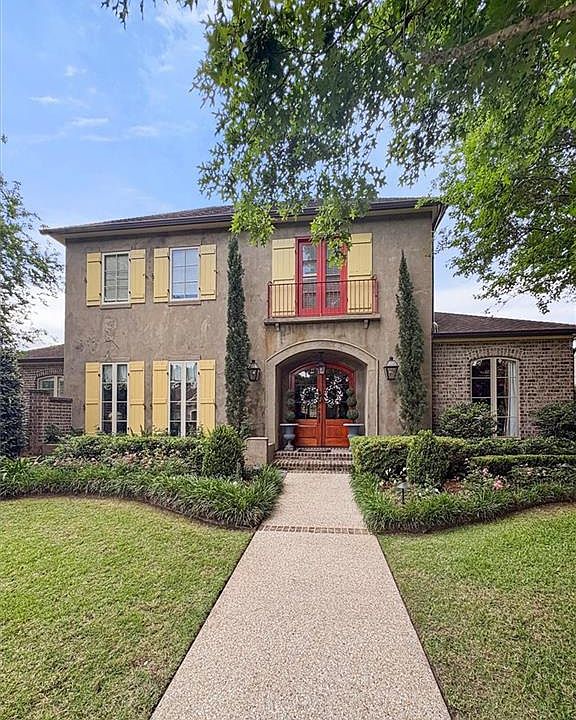 1st image of 29 Fairway Oaks Dr