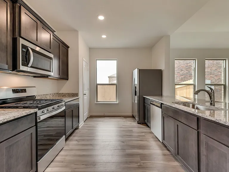 833 Serena Dr — Photo 5