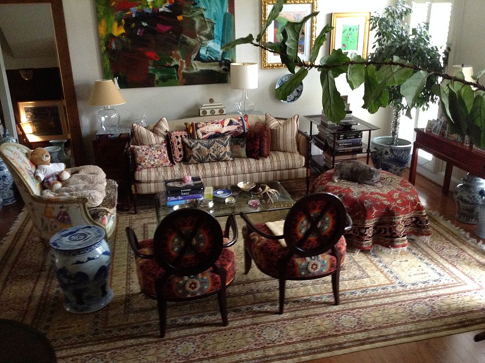 Living Room before furniture was removed.