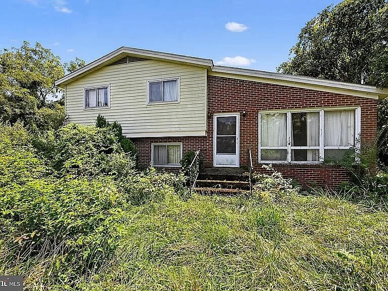 2nd image of 115 Grandview Dr