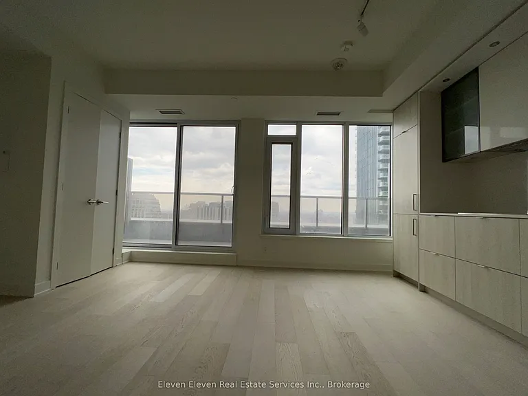11 Yorkville Ave #2402 — Photo 2