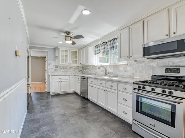 48 Washington Avenue, Middletown, NJ 07748