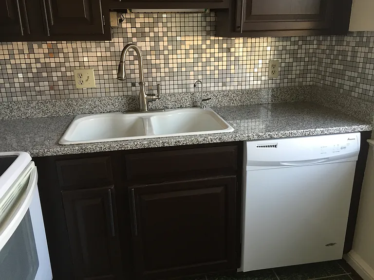 2405 Arlington Blvd — Photo 11