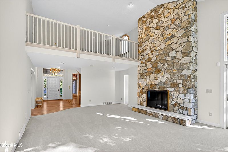 3rd image of 8 Mahican Court