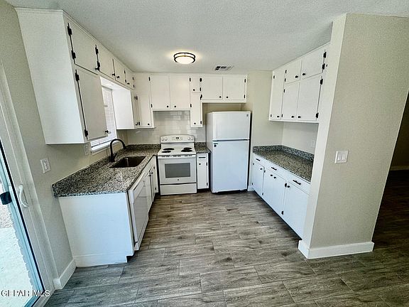 3rd image of 8636 Mettler Dr Unit B