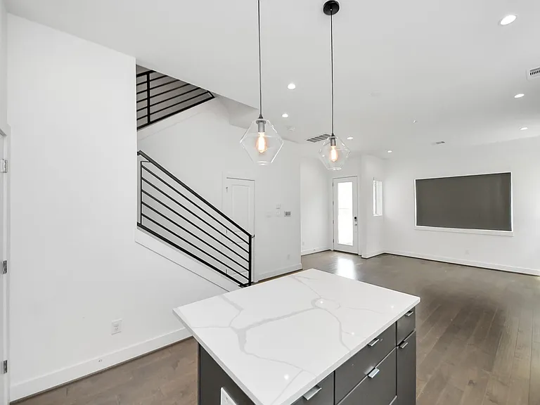 5823 Dolores St — Photo 46