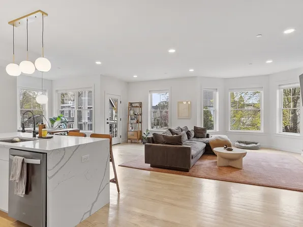 43 Withington St Floor 2, Dorchester Center, MA 02124