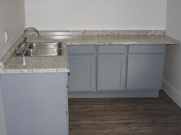 3rd image of 722 W Cherry St #B