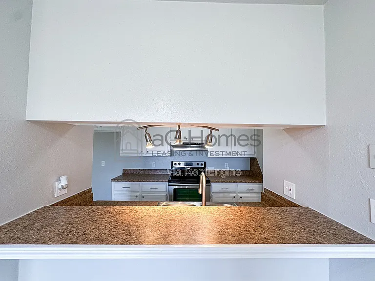 730 Arlington Dr — Photo 11