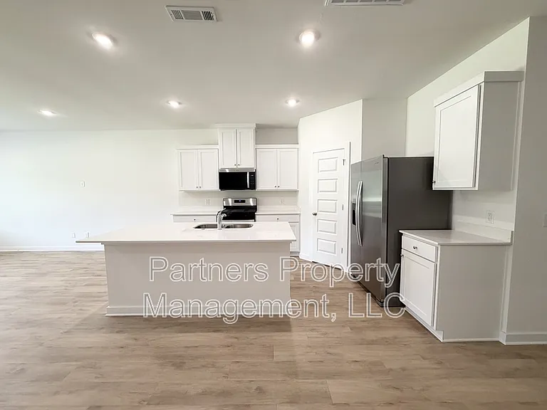 509 S Neon Ave — Photo 3