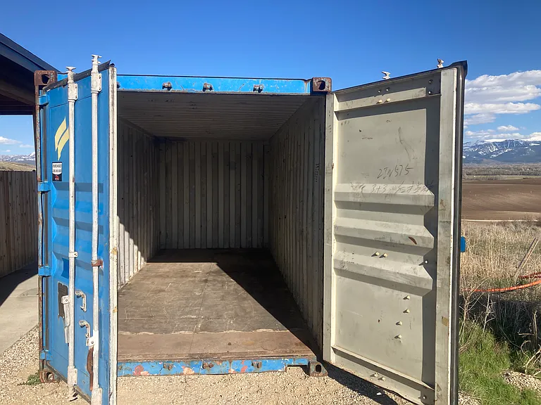 1200 squire cubic feet of Lockable Space