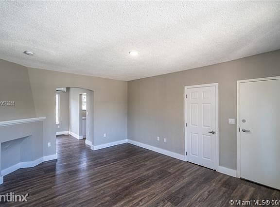 3rd image of 610 16th St APT 3